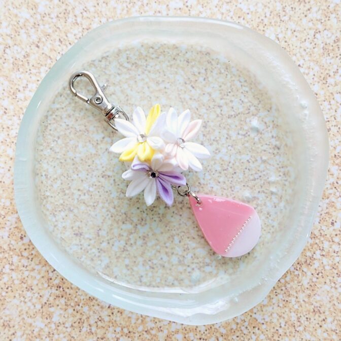 妖精の花畑（つまみ細工キーチャーム）