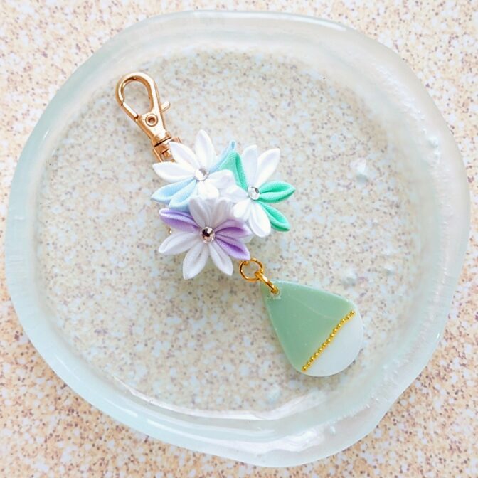 妖精の花畑（つまみ細工キーチャーム）