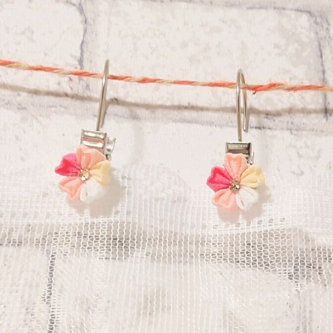 さくらのカーテンクリップ つまみ細工