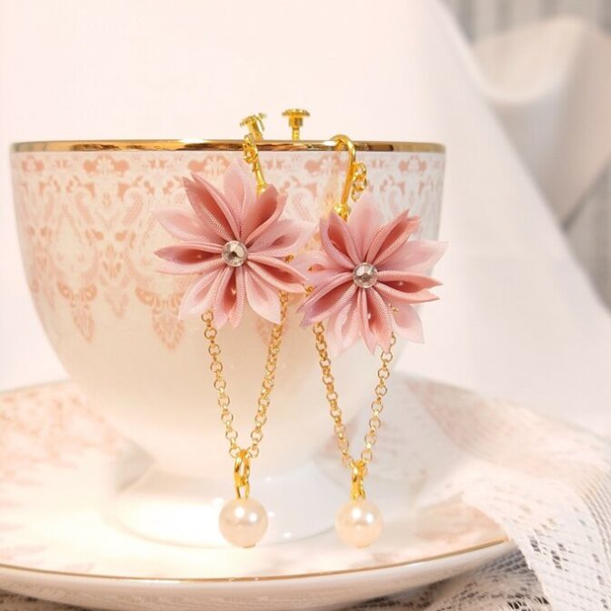ふんわり桜のつまみ細工イヤリング