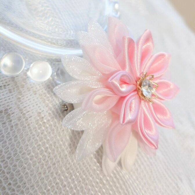 エレガントフラワーブローチ　ピンク　つまみ細工