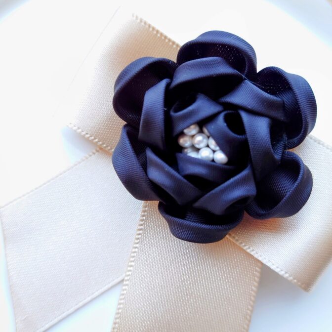 カメリアのブローチ(つまみ細工)