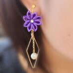 サテンつまみ細工のきらきらイヤリング