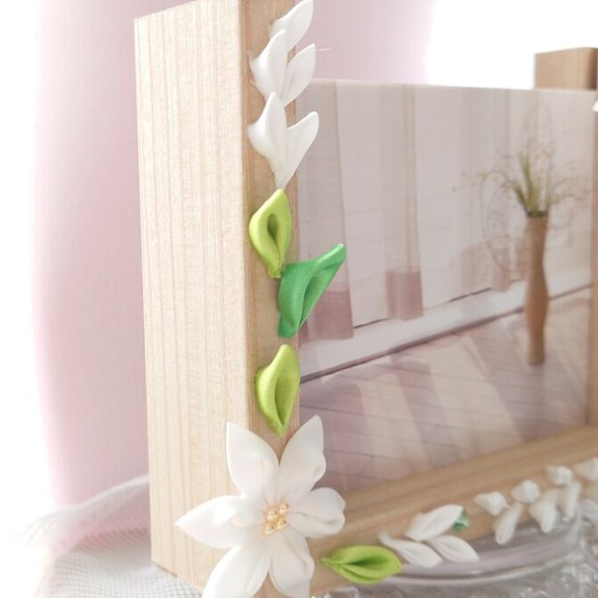 白ユリのフォトフレーム　写真立て　つまみ細工