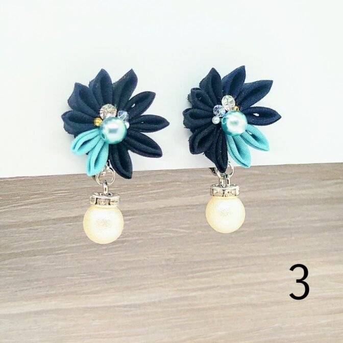 くすみカラーイヤリング（つまみ細工）