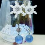 細雪のイヤリング（つまみ細工）