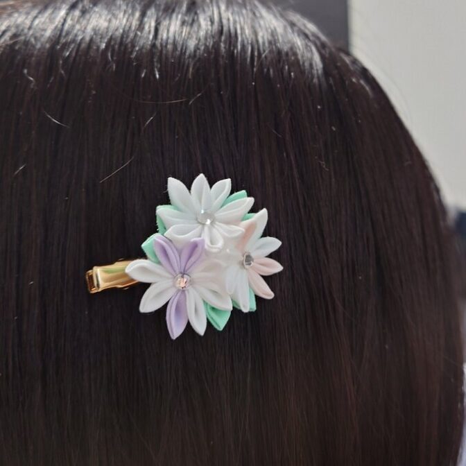 パステルフラワーのヘアクリップ　つまみ細工