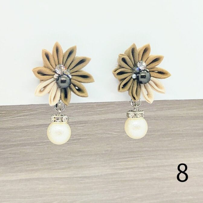 くすみカラーイヤリング（つまみ細工）