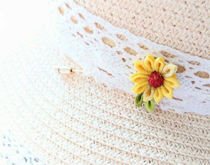 ひまわりのハットピン　つまみ細工