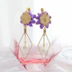 サテンつまみ細工のきらきらイヤリング