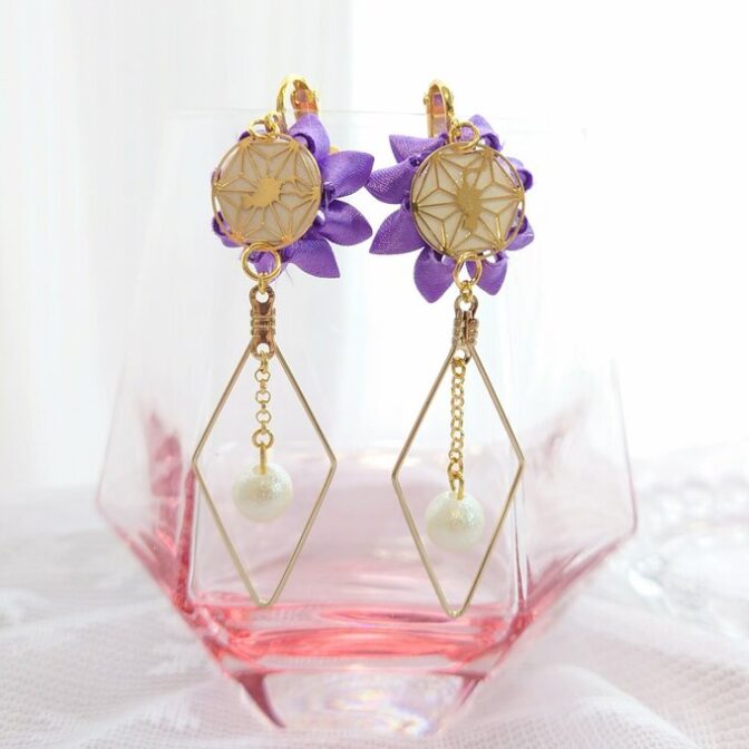 サテンつまみ細工のきらきらイヤリング