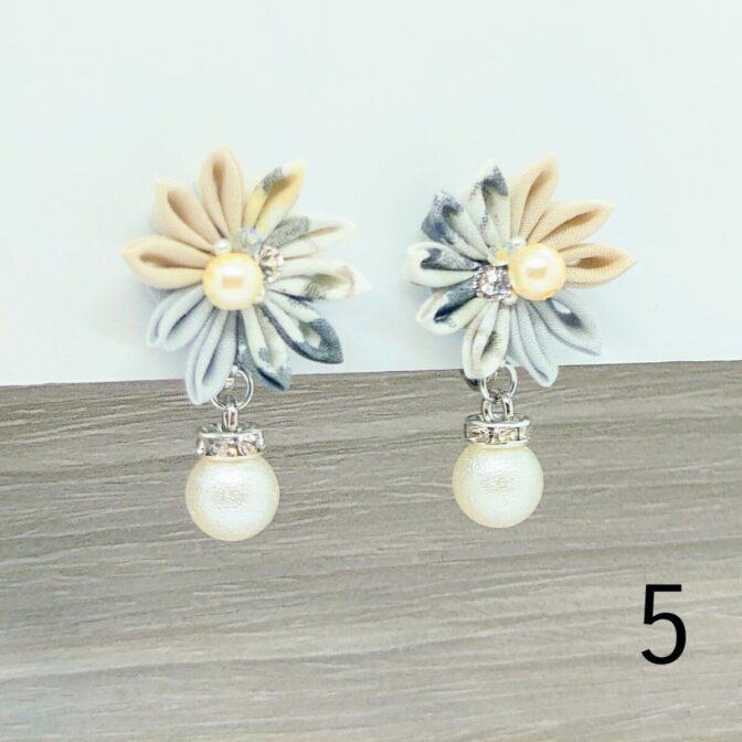 くすみカラーイヤリング（つまみ細工）