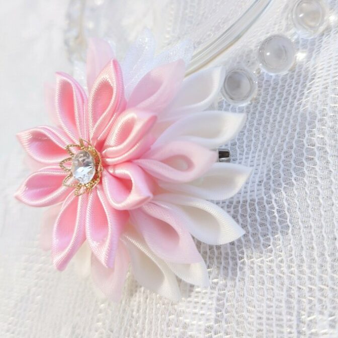 エレガントフラワーブローチ　ピンク　つまみ細工