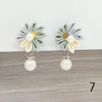 くすみカラーイヤリング（つまみ細工）