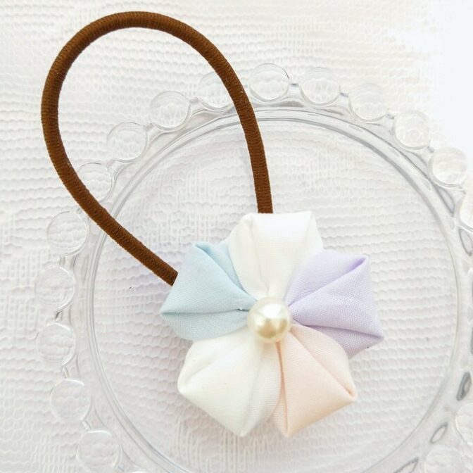 パステルカラーのお花ヘアゴムとスリーピンセット　つまみ細工