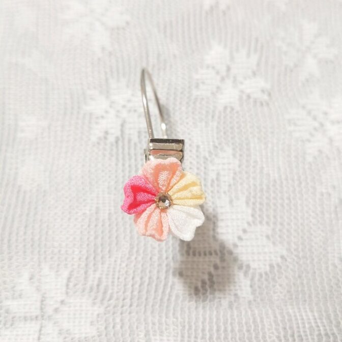 さくらのカーテンクリップ つまみ細工