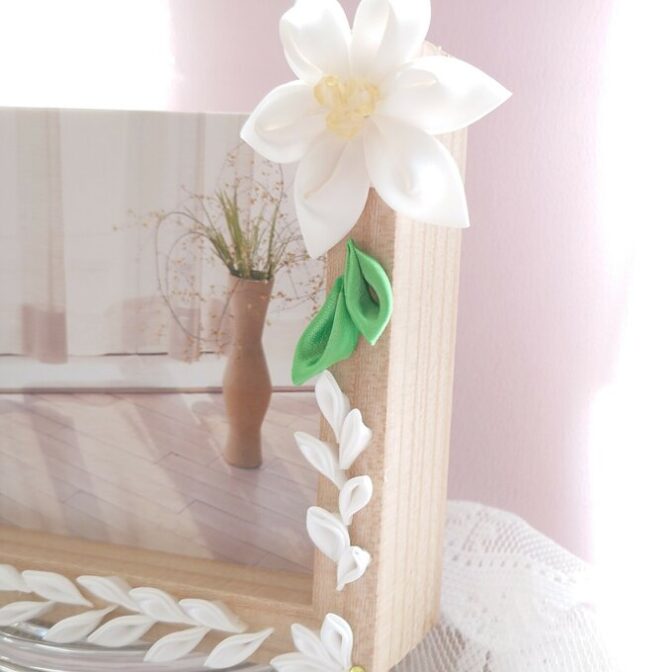 白ユリのフォトフレーム　写真立て　つまみ細工