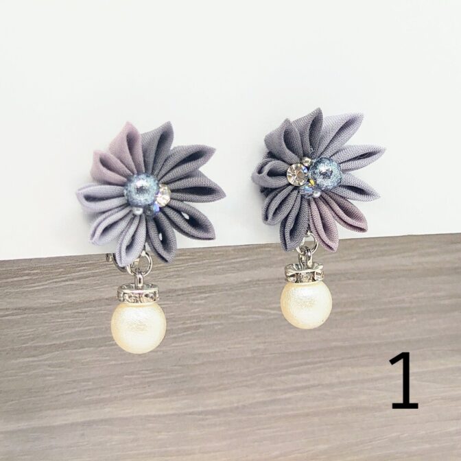 くすみカラーイヤリング（つまみ細工）