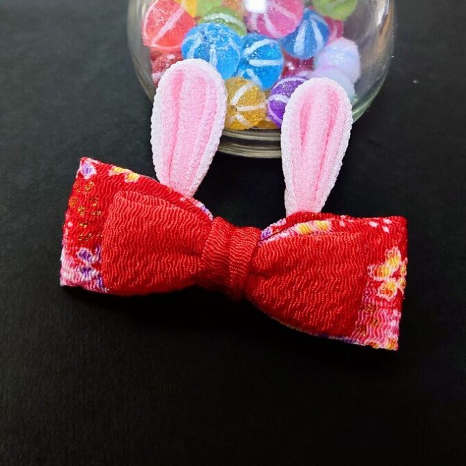 うさみみリボンのヘアクリップ（つまみ細工）