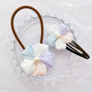 パステルカラーのお花ヘアゴムとスリーピンセット　つまみ細工