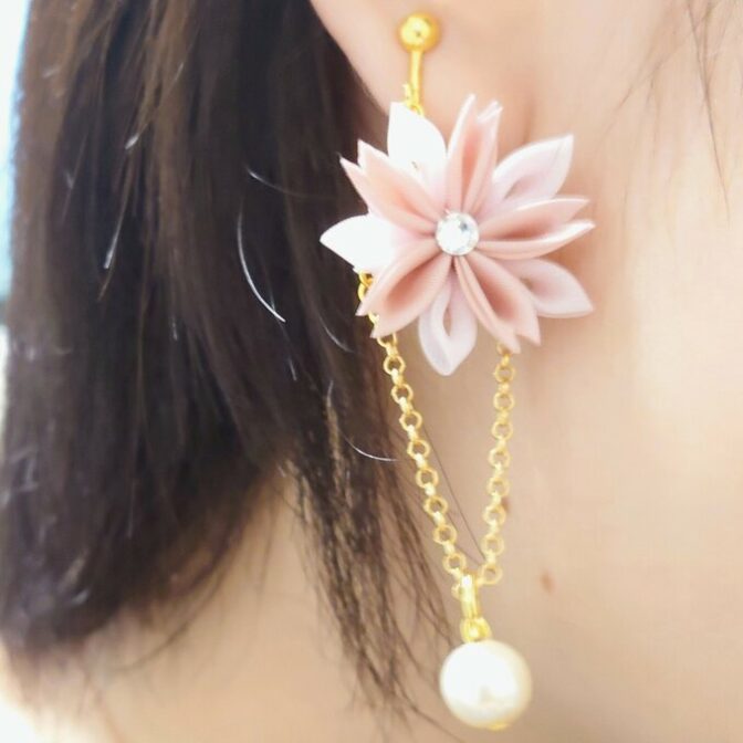 ふんわり桜のつまみ細工イヤリング