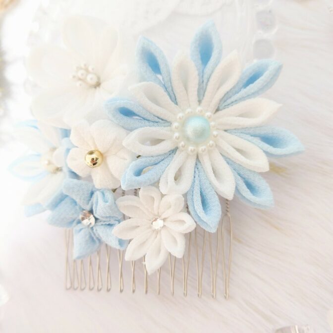 爽やかブルーのフラワーコーム つまみ細工 一点物