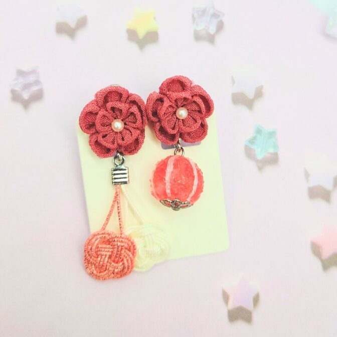 結びの花飴(つまみ細工イヤリング)