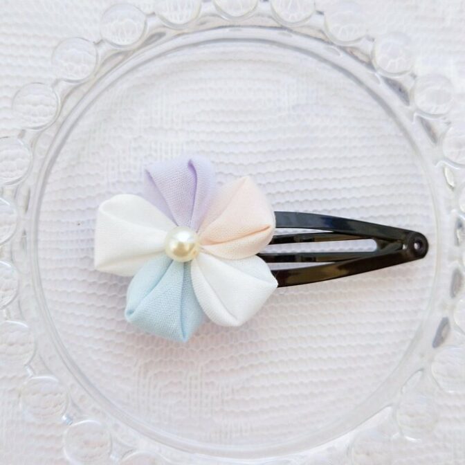 パステルカラーのお花ヘアゴムとスリーピンセット　つまみ細工