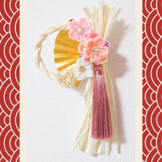 つまみ細工のしめ飾り(桃白×生成)