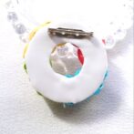 レインボーリースのブローチ つまみ細工