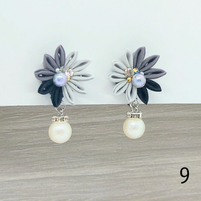 くすみカラーイヤリング（つまみ細工）