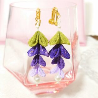 藤の花のつまみ細工イヤリング ちりめん