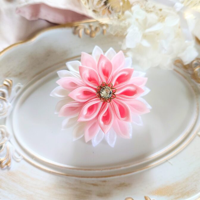エレガントフラワーブローチ　ピンク　つまみ細工