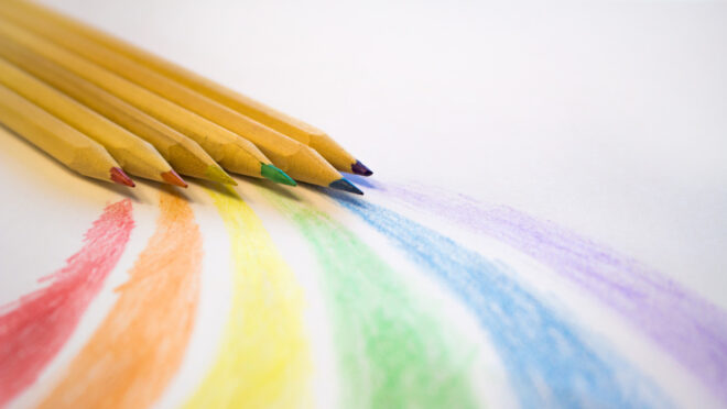 カラフルな色鉛筆