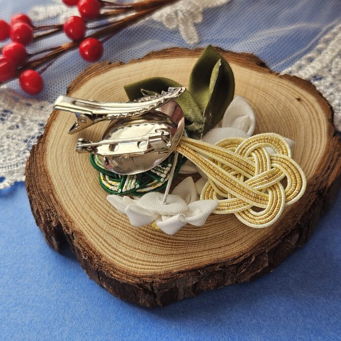 白ユリと水引のブローチ