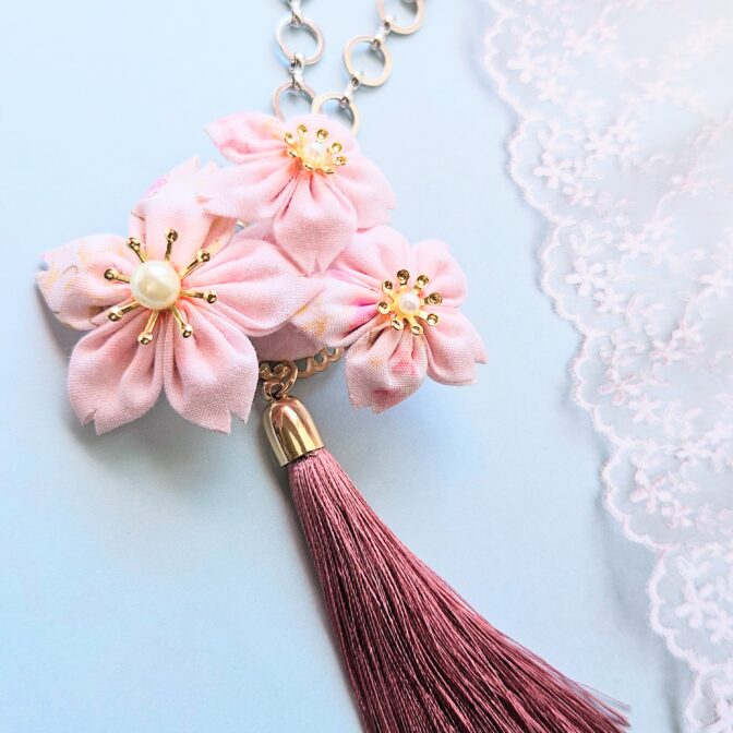 サクラ咲くバッグチャーム🌸 | つまみ細工 Cheen（チェーン）